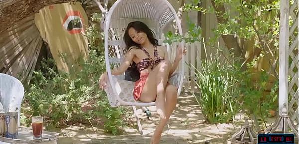  Latina beauty babe Fatima Kojima outdoor striptease